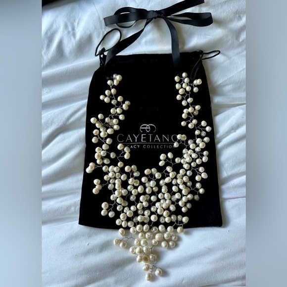 Cayetano Legacy Collection:Dominga-Pearl necklace with bag 😍 - Picture 1 of 7